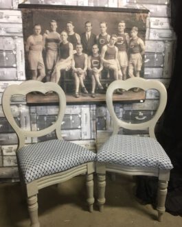 2 paar stoelen