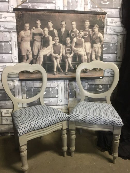 2 paar stoelen