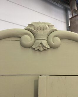 Verkocht Prachtige oude kledingkast
